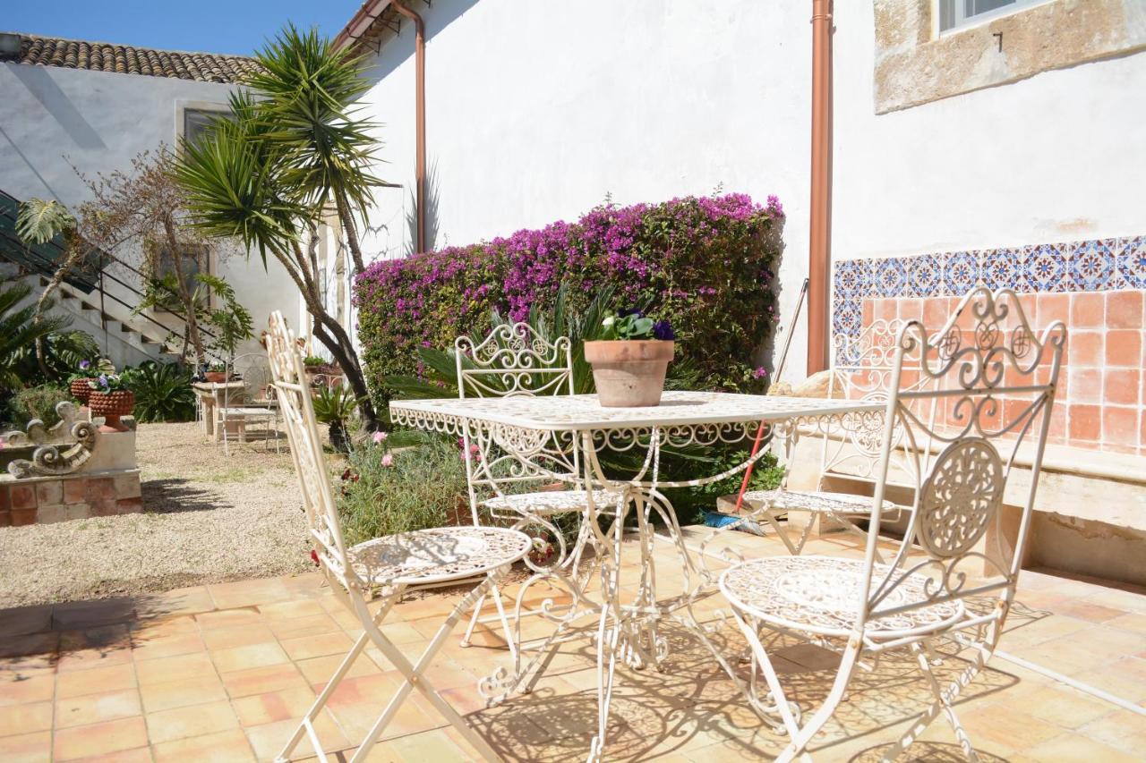 Casale Rocca Fiorita 2*