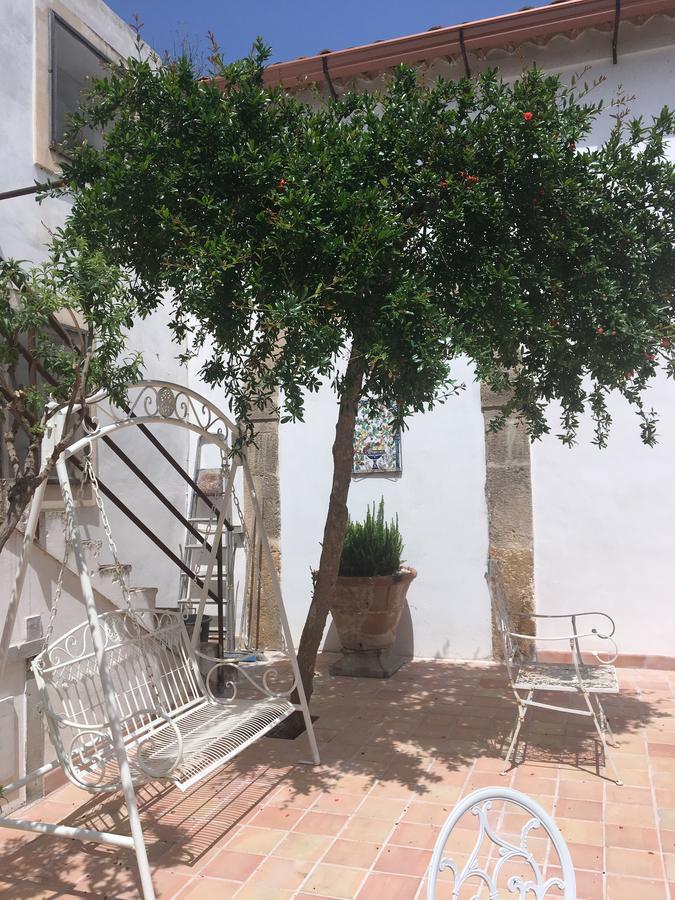 Casale Rocca Fiorita 2*